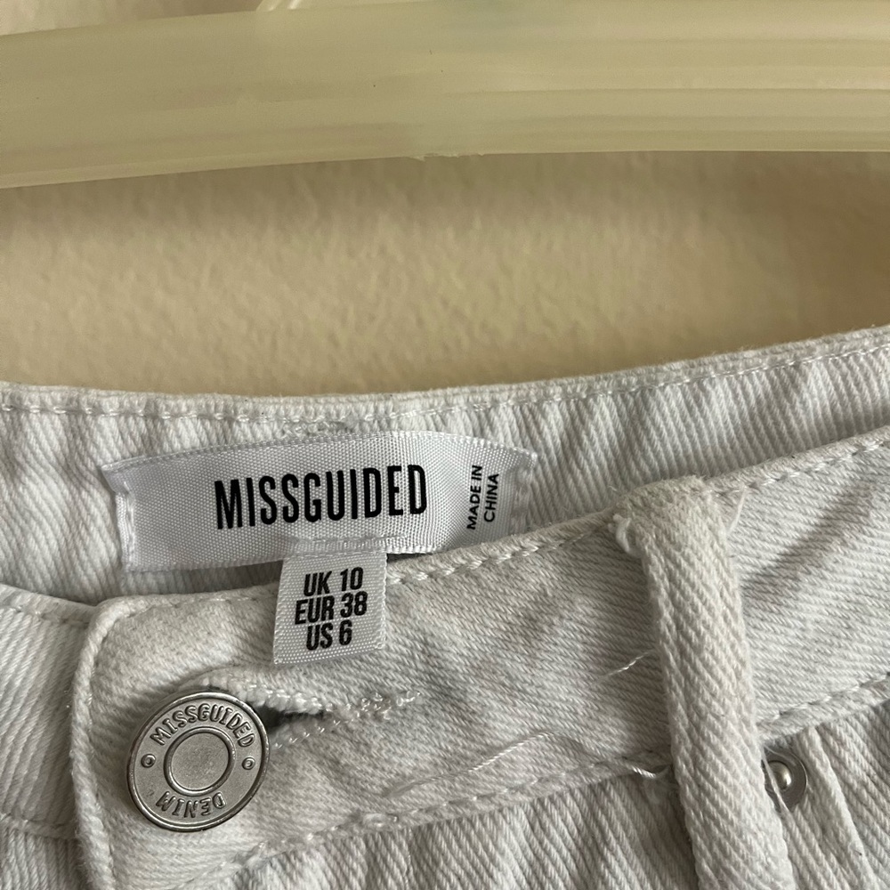 Missguided Distressed White Jeans - Picture 5 of 9